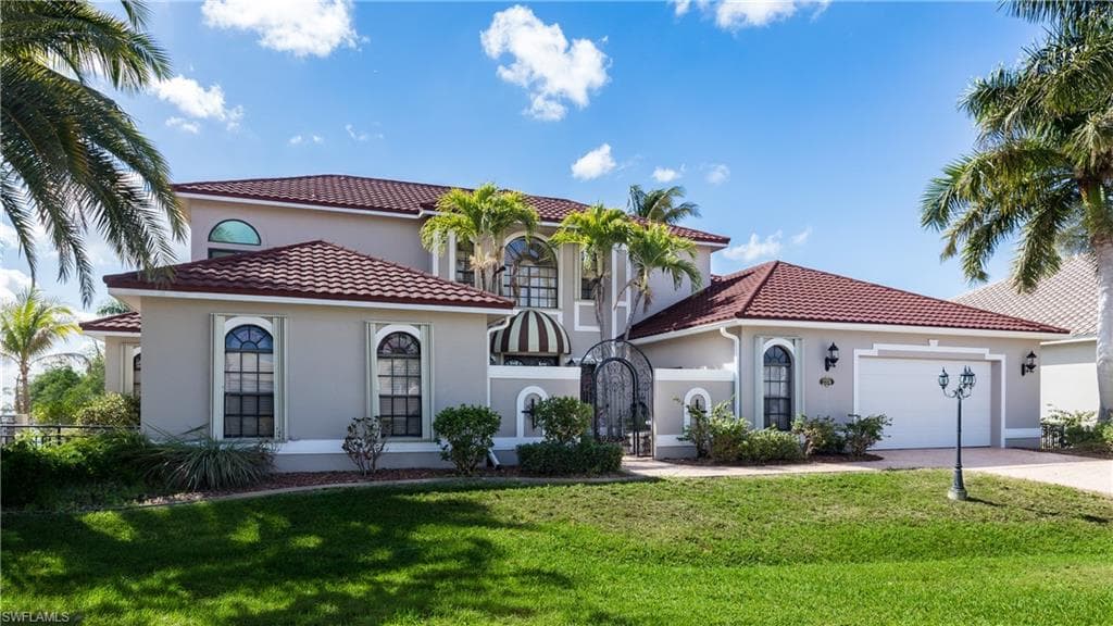 2374 Coral Point Dr, Cape Coral, photo 2