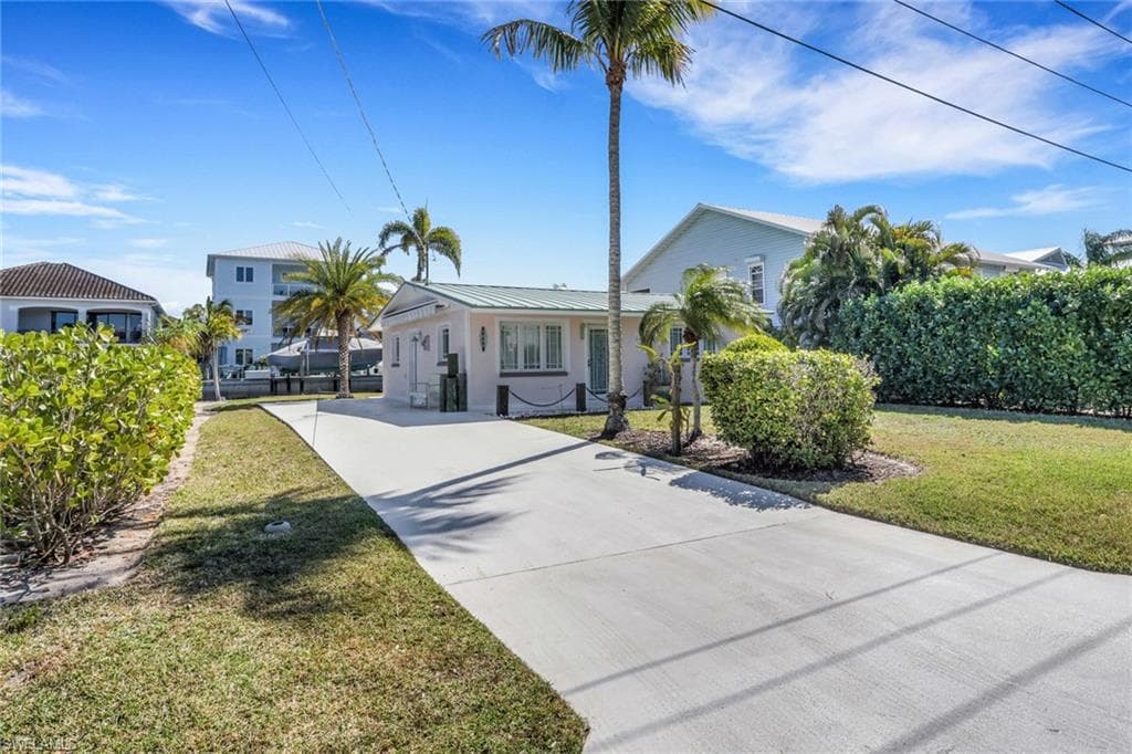 1290 Venetian Way, Naples