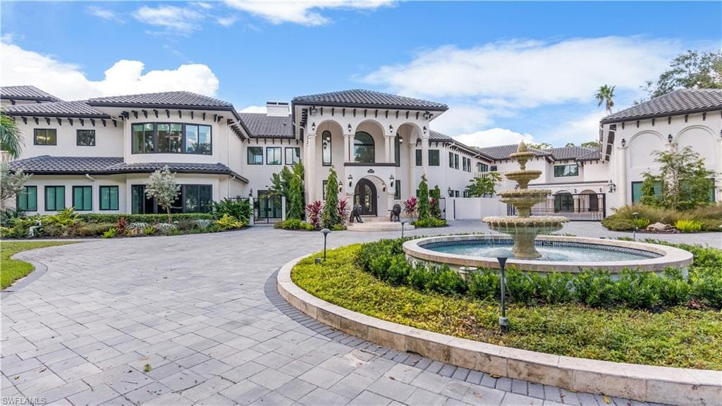 13323 Rosewood Ln, Naples