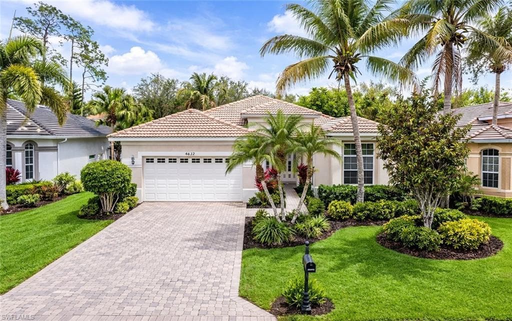 4832 Cerromar Dr, Naples