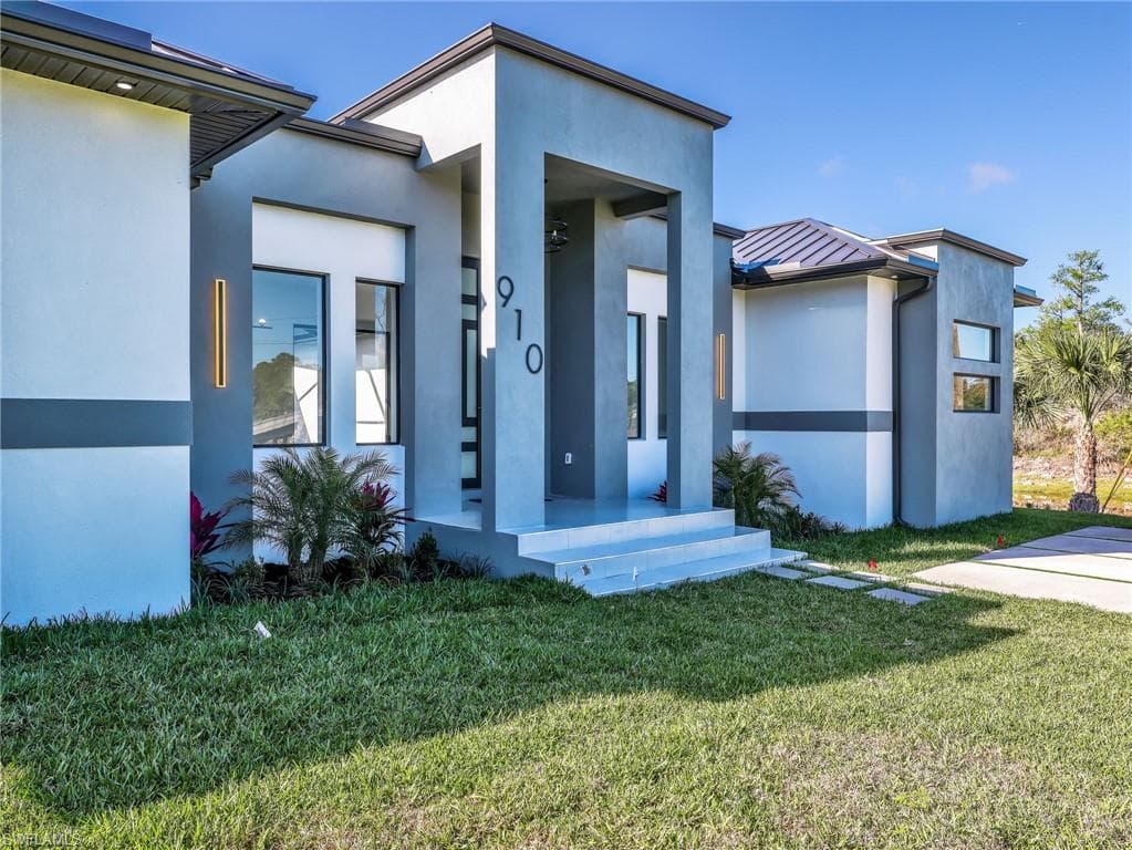 910 Golden Gate Blvd, Naples, photo 2