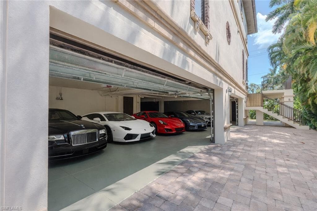 200 Golf Dr, Naples, photo 3