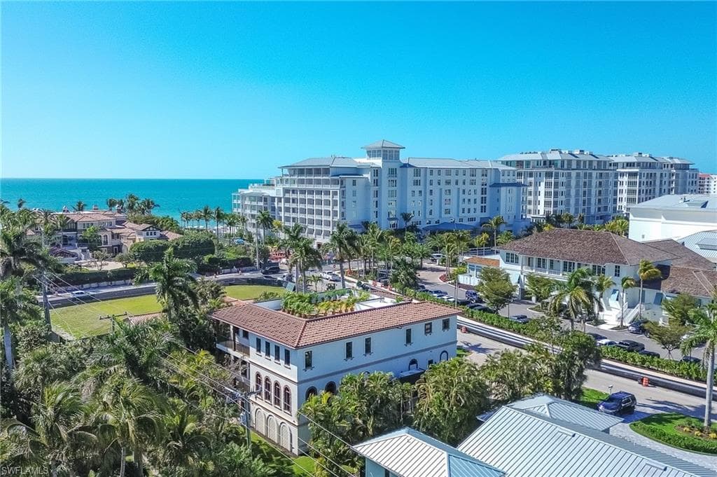 200 Golf Dr, Naples
