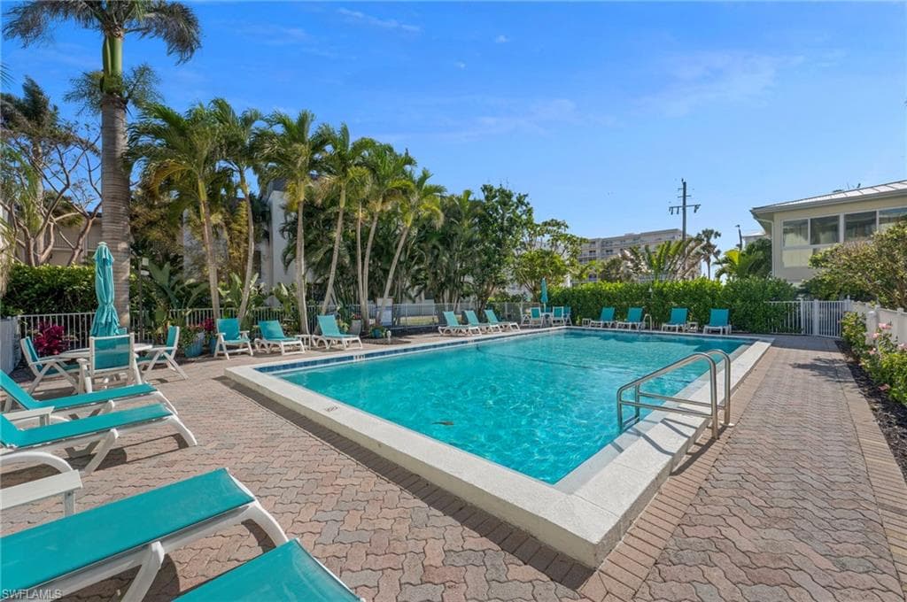 1950 Gulf Shore Blvd #110, Naples, photo 2