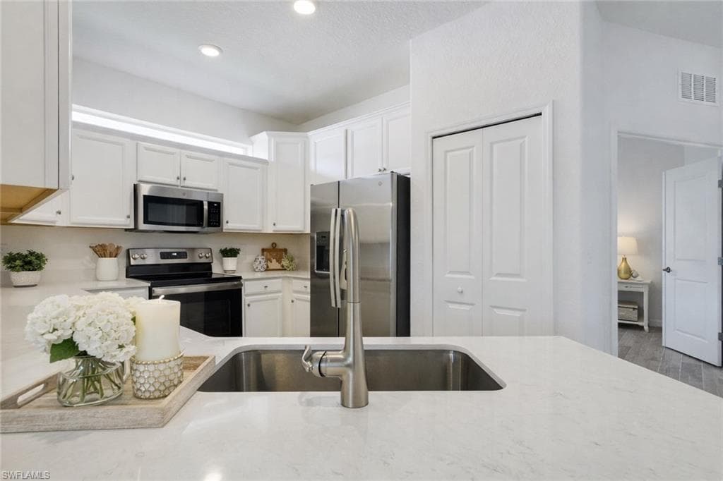 2681 Vine Ave, Naples, photo 3