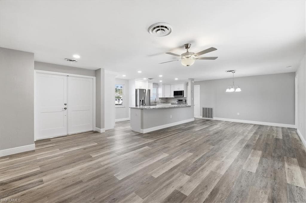 5051 Fairfield Dr, Fort Myers, photo 3