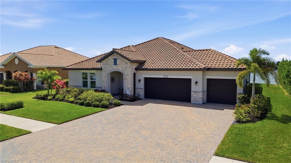 2094 Grove Dr, Naples, photo 2