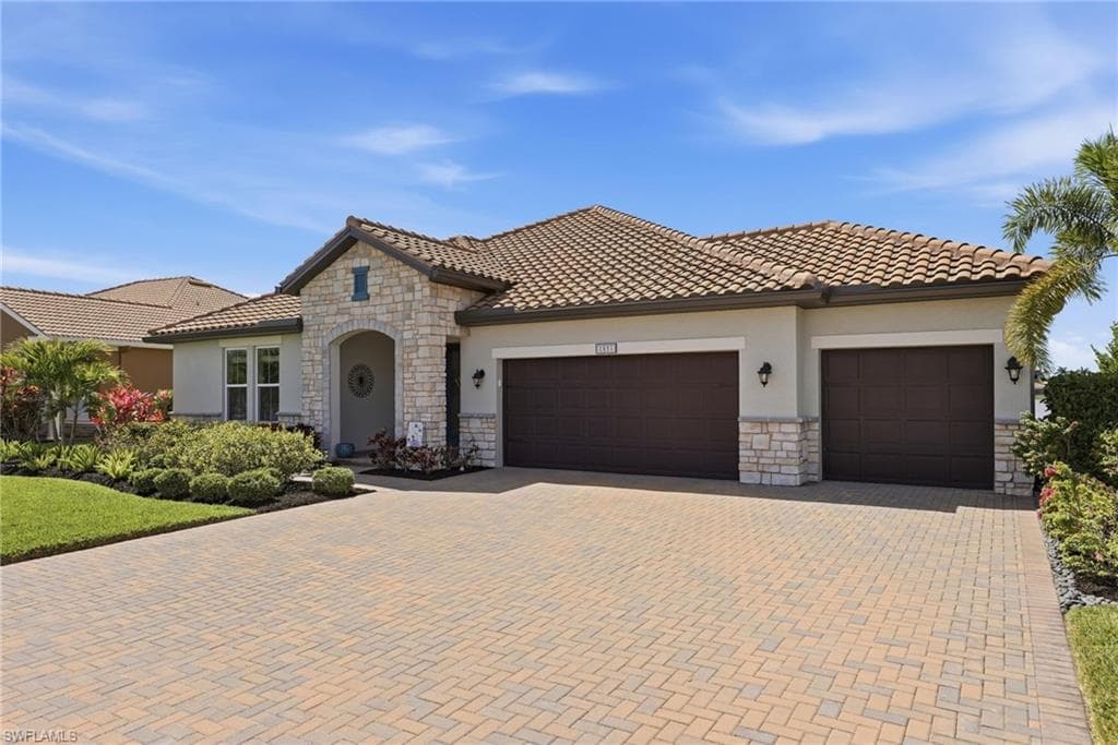 2094 Grove Dr, Valencia Lakes