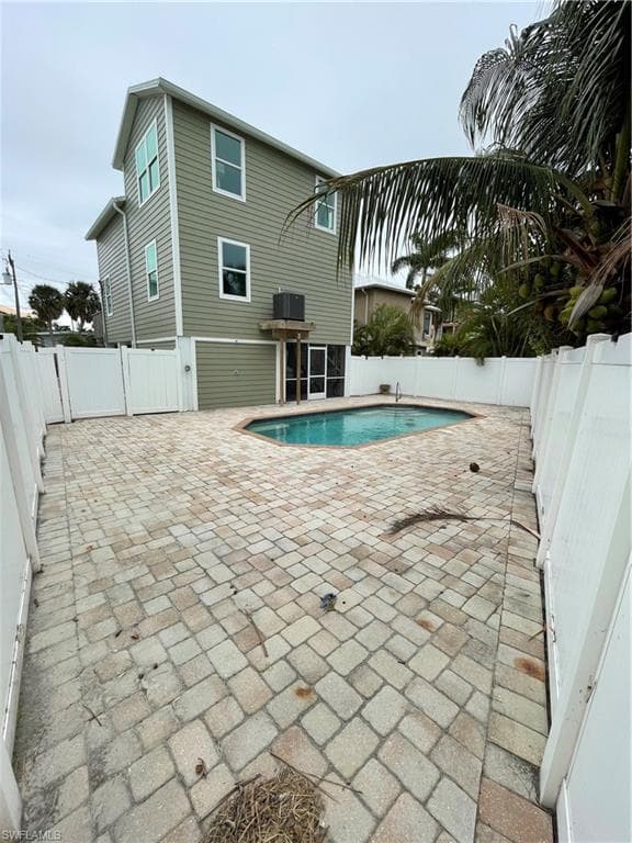 235 Miramar St, Fort Myers Beach, photo 2