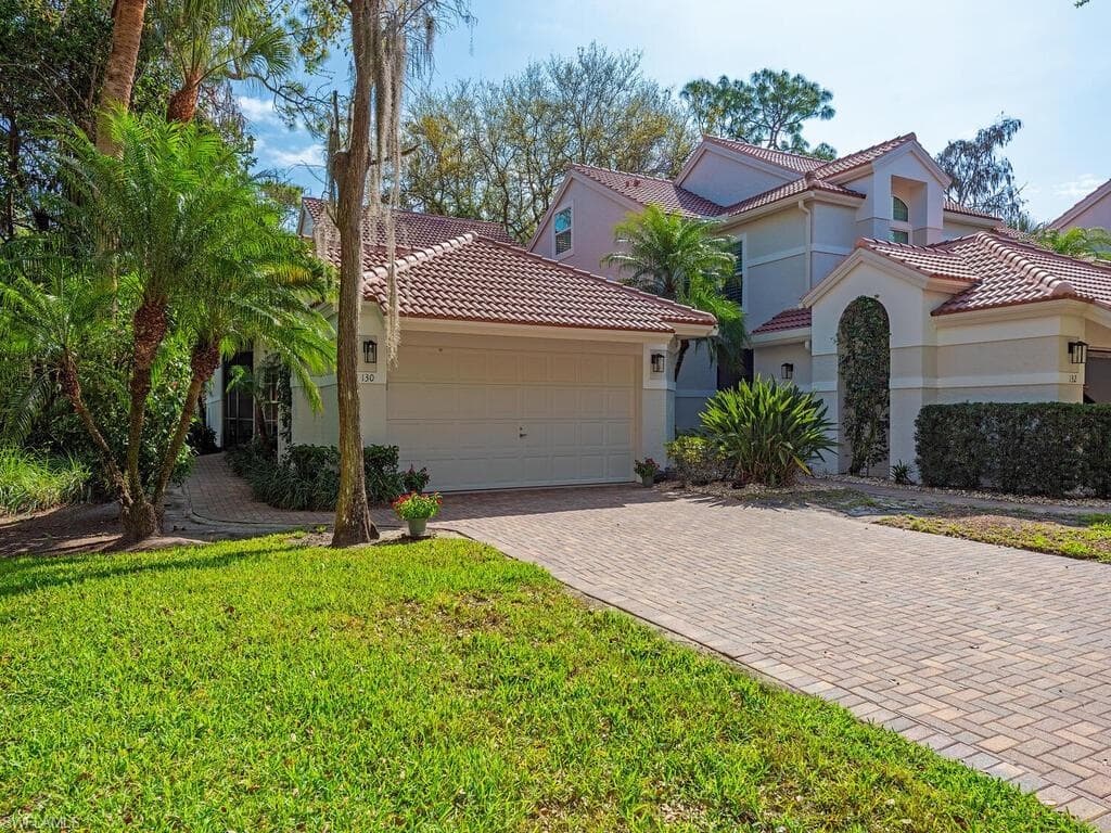 130 Amblewood Ln #8-801, Naples