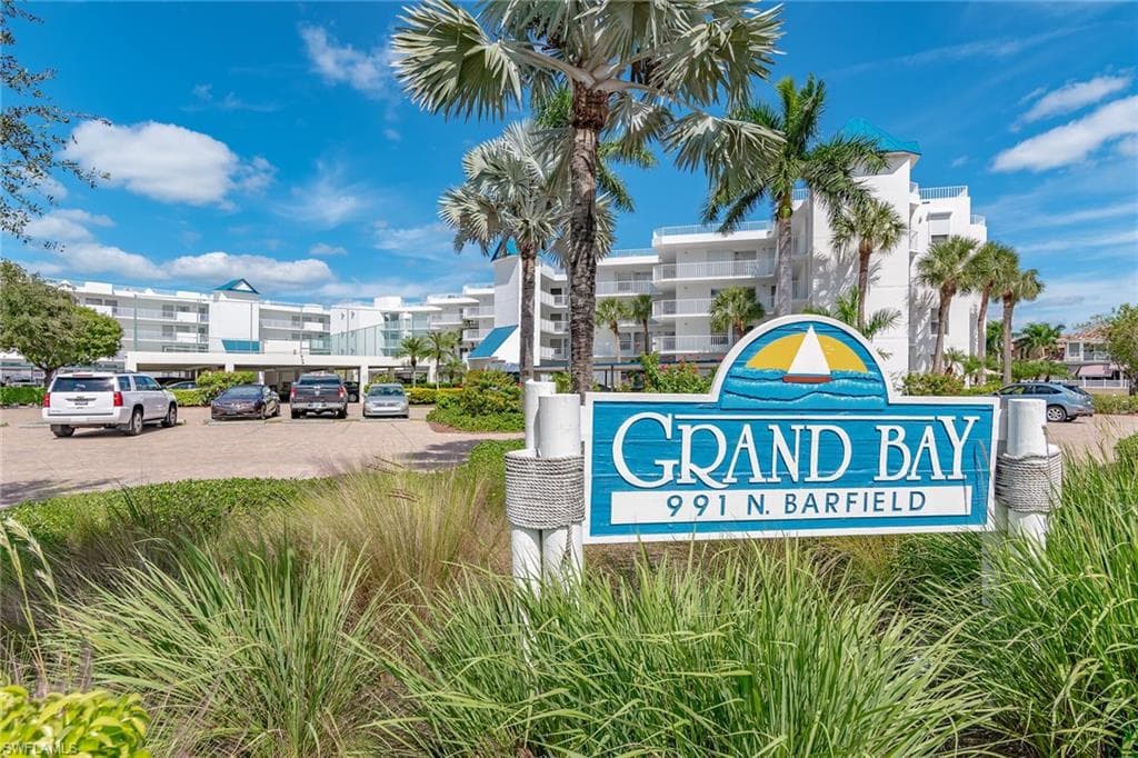 991 Barfield Dr #403, Marco Island