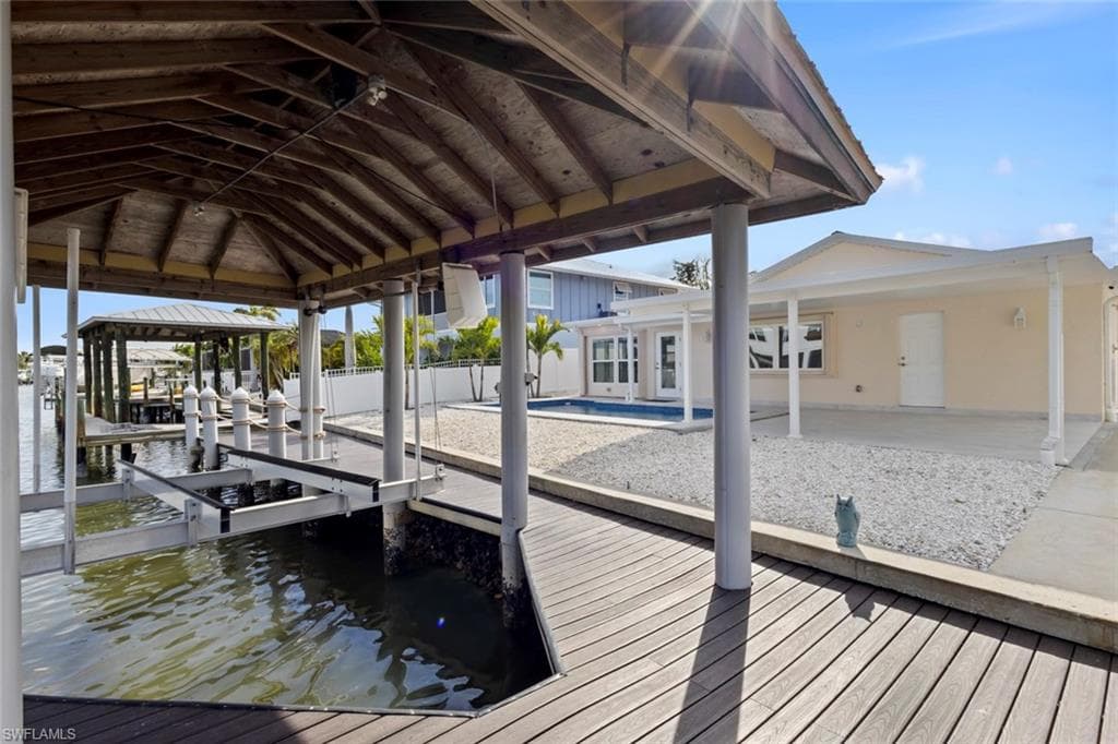 107 Albatross St, Fort Myers Beach, photo 2