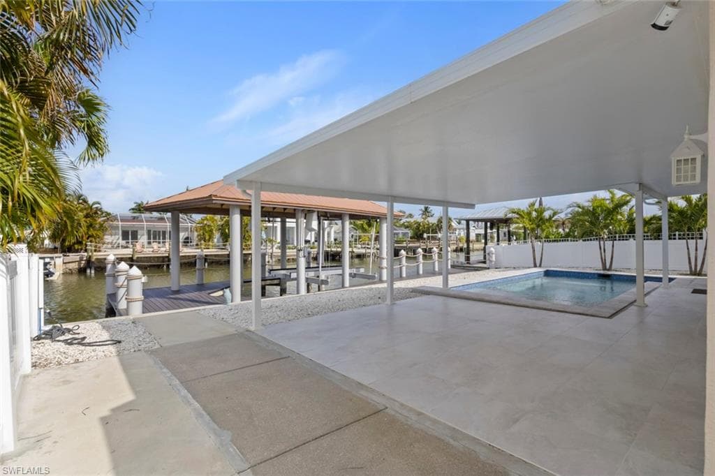 107 Albatross St, Fort Myers Beach, photo 3
