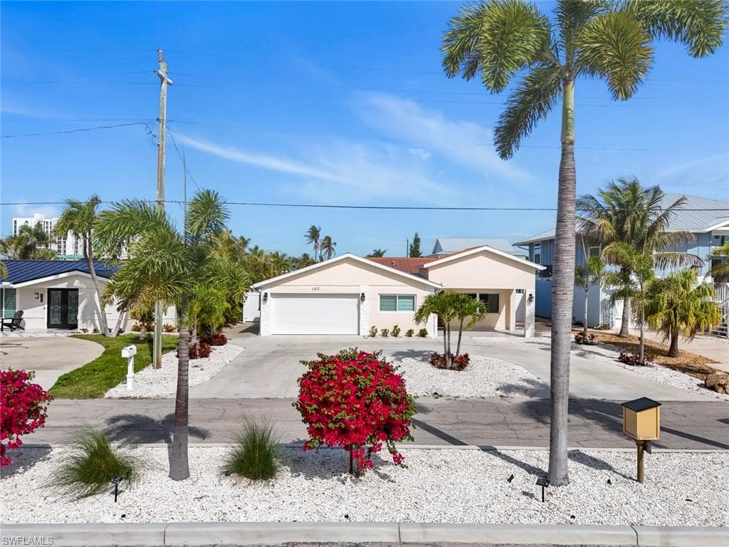 107 Albatross St, Fort Myers Beach