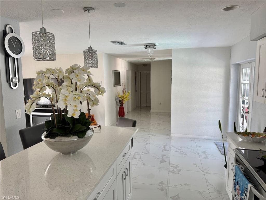 226 Kingston Dr, Fort Myers, photo 2