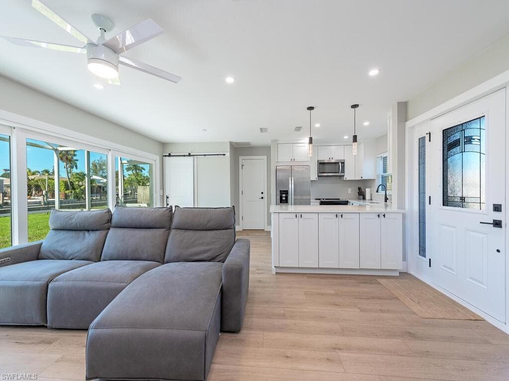 2772 Bayview Dr, Naples, photo 2