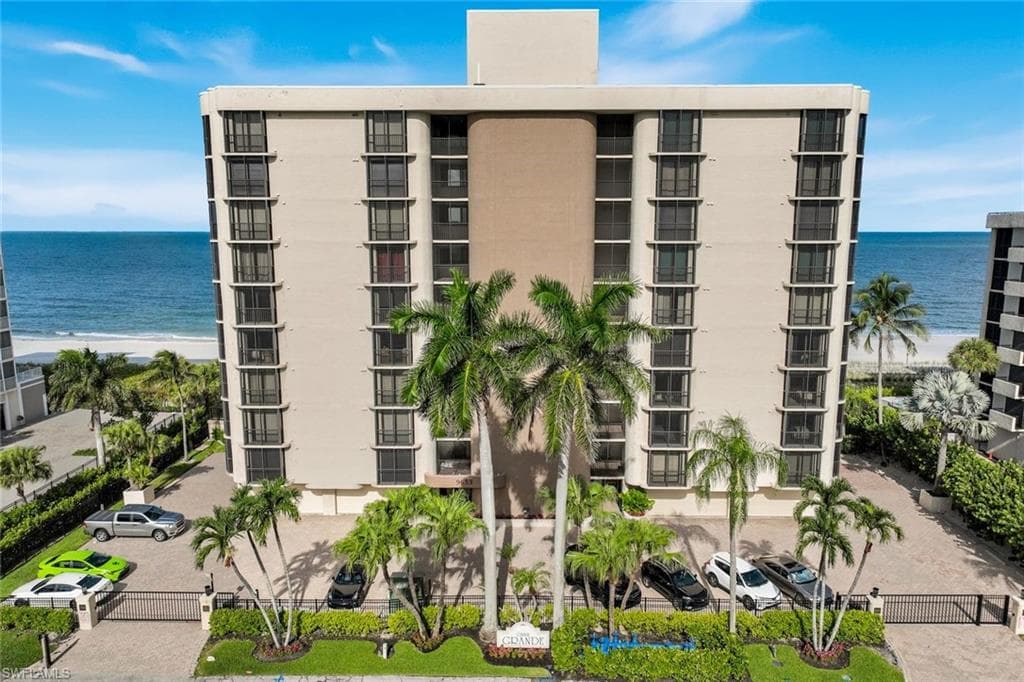 9653 Gulf Shore Dr #303, Naples