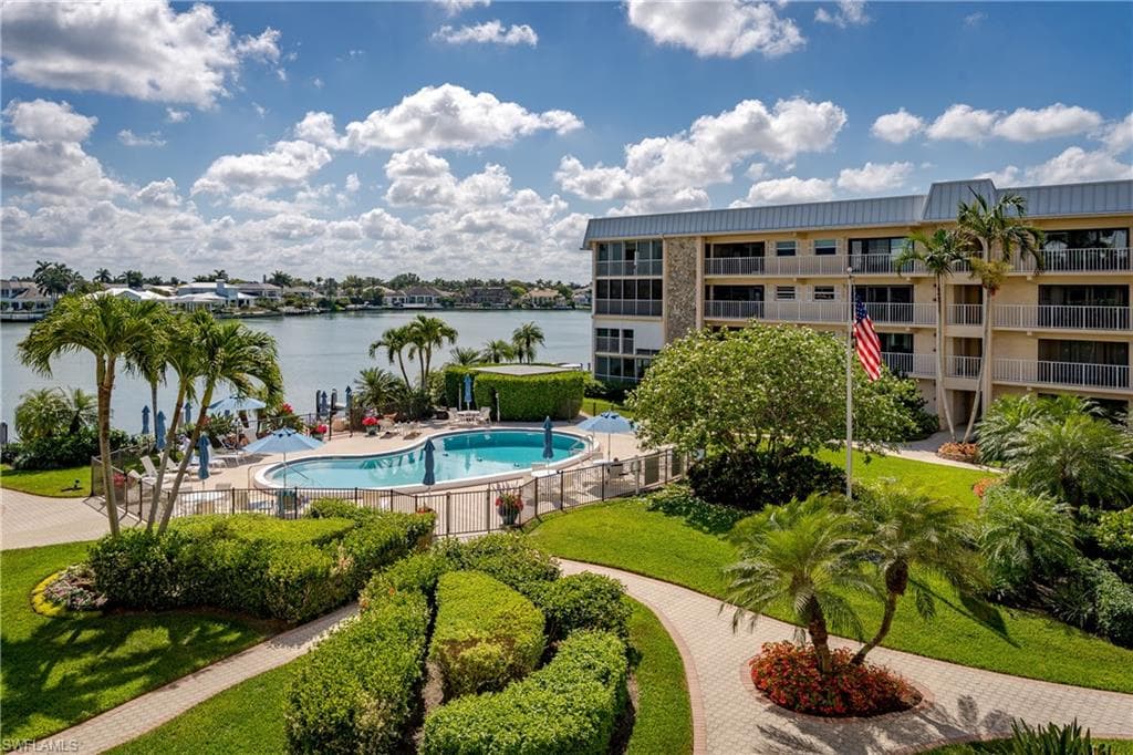 3450 Gulf Shore Blvd #305, Naples, photo 2