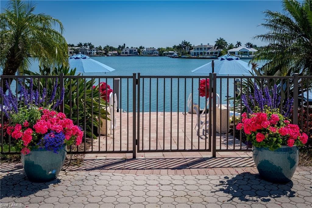3450 Gulf Shore Blvd #305, Naples