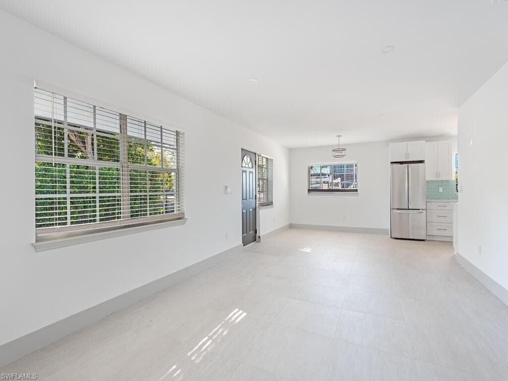 2836 Bayview Dr, Naples, photo 2