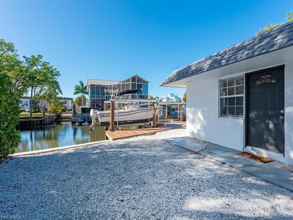 2836 Bayview Dr, Naples