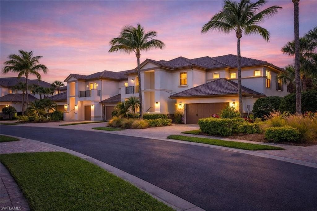 8040 Players Cove Dr #102, Naples