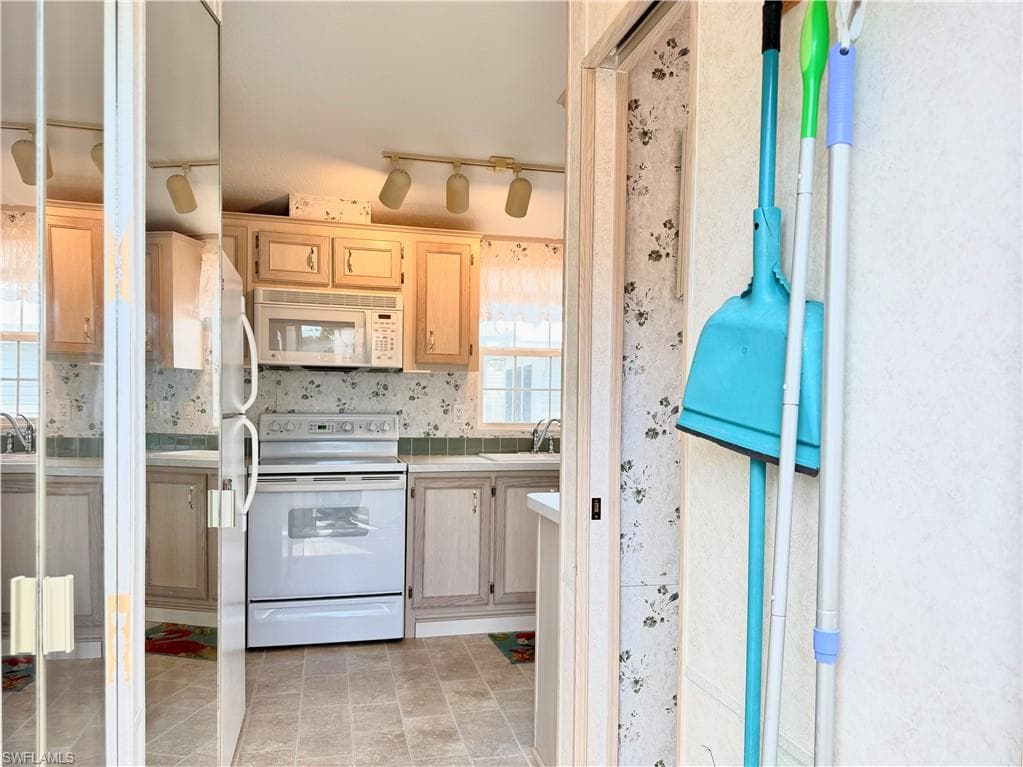 2 Jade Dr #2j, Naples, photo 2