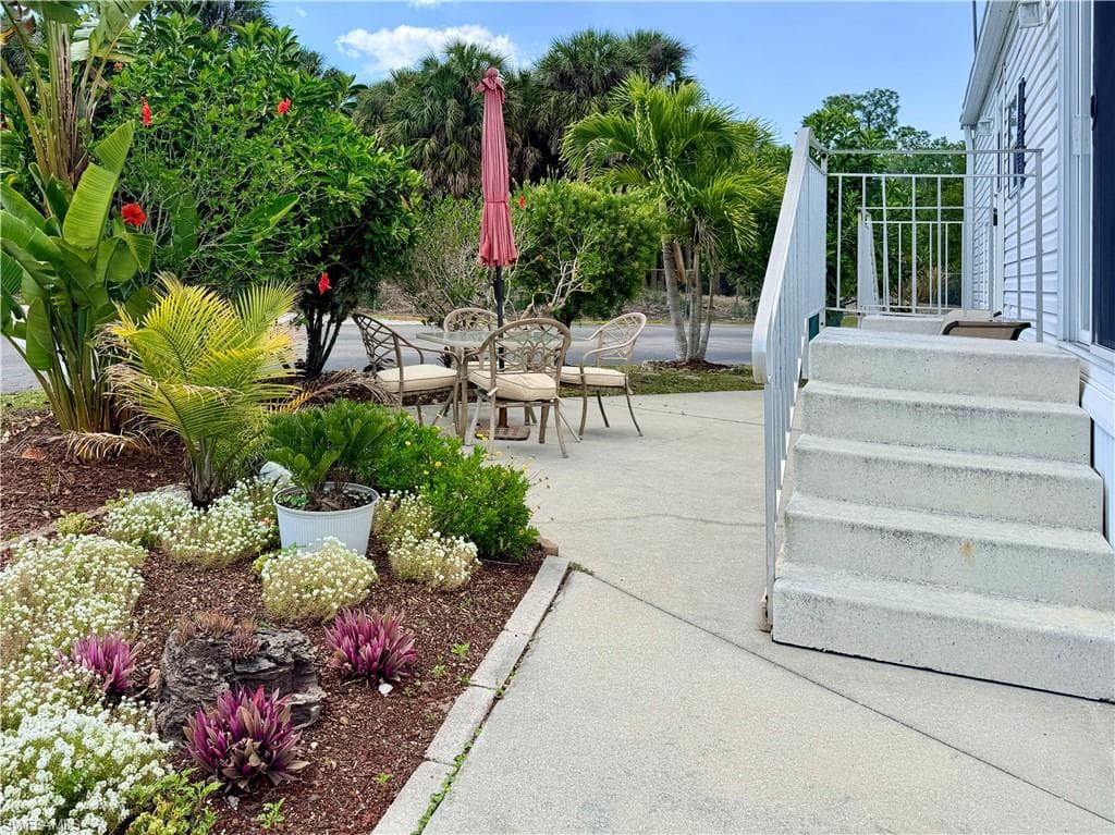 2 Jade Dr #2j, Naples
