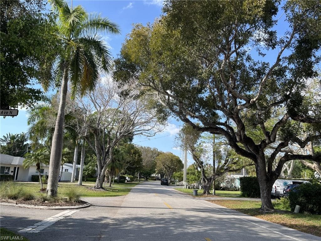 930 13th St, Naples, photo 2
