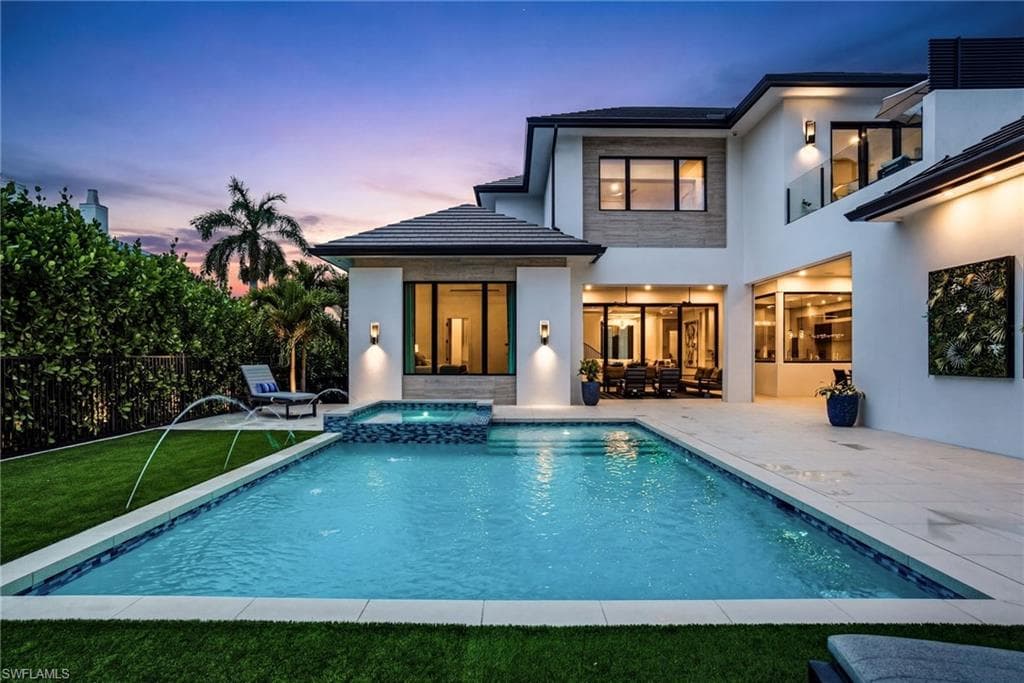 264 8th Ave, Naples