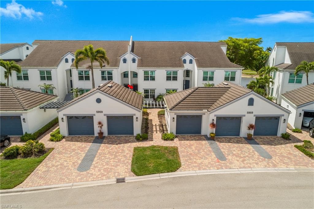 5959 Sand Wedge Ln #403, Naples