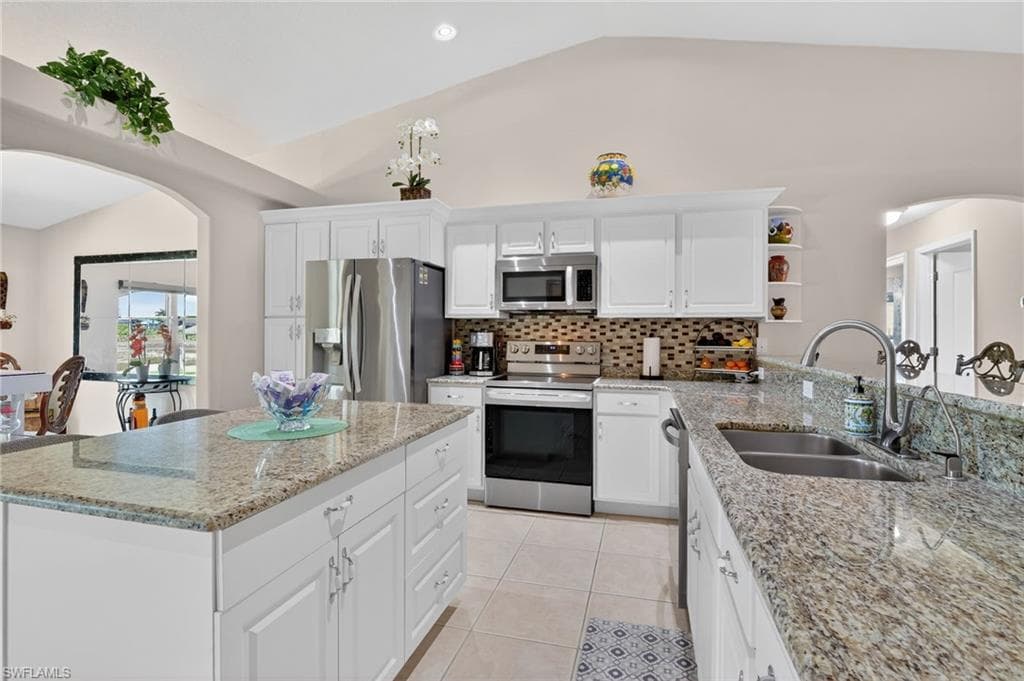 1223 40th Pl, Cape Coral, photo 3