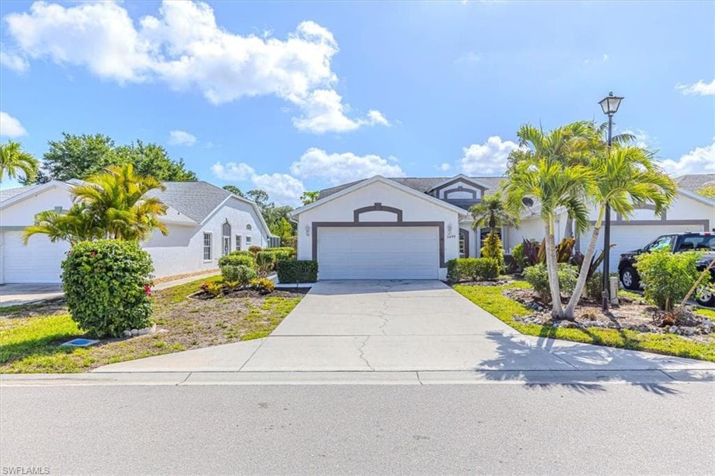 5446 Whitten Dr #19, Naples, photo 2