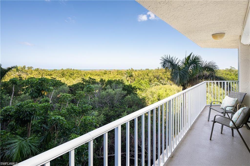 5550 Heron Point Dr #305, Naples, photo 2