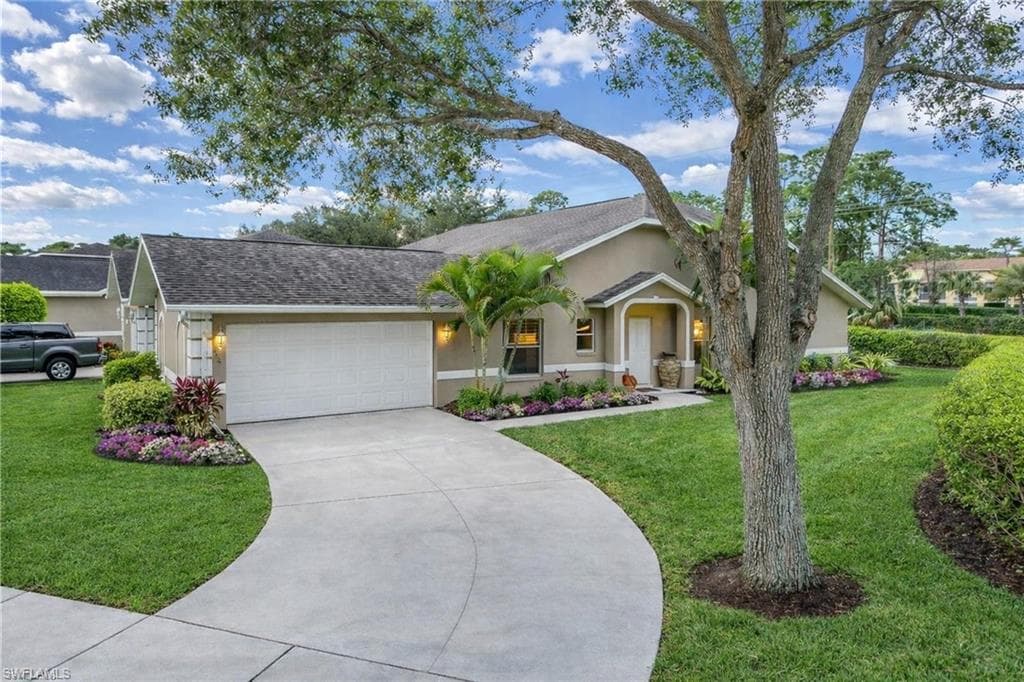 2037 Crown Pointe Blvd, Naples