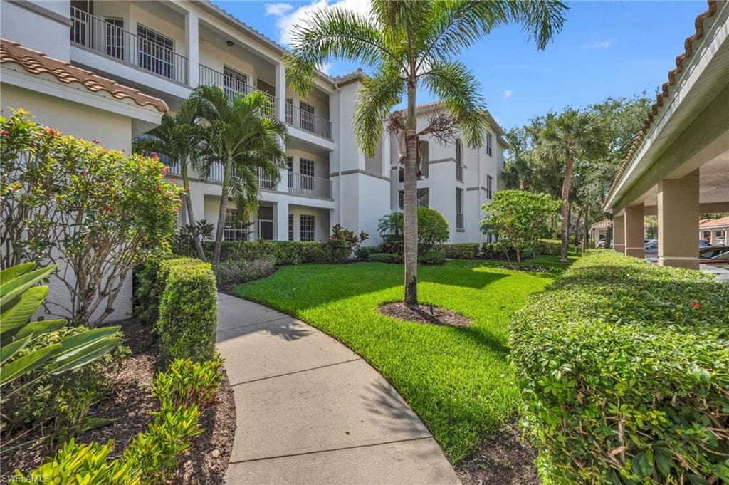 8253 Parkstone Pl #106, Naples