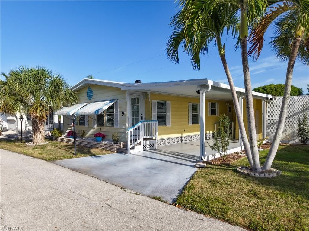 9 Moorhead Mnr #9, Naples