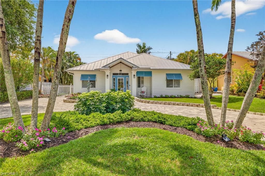 740 5th Ave, Naples