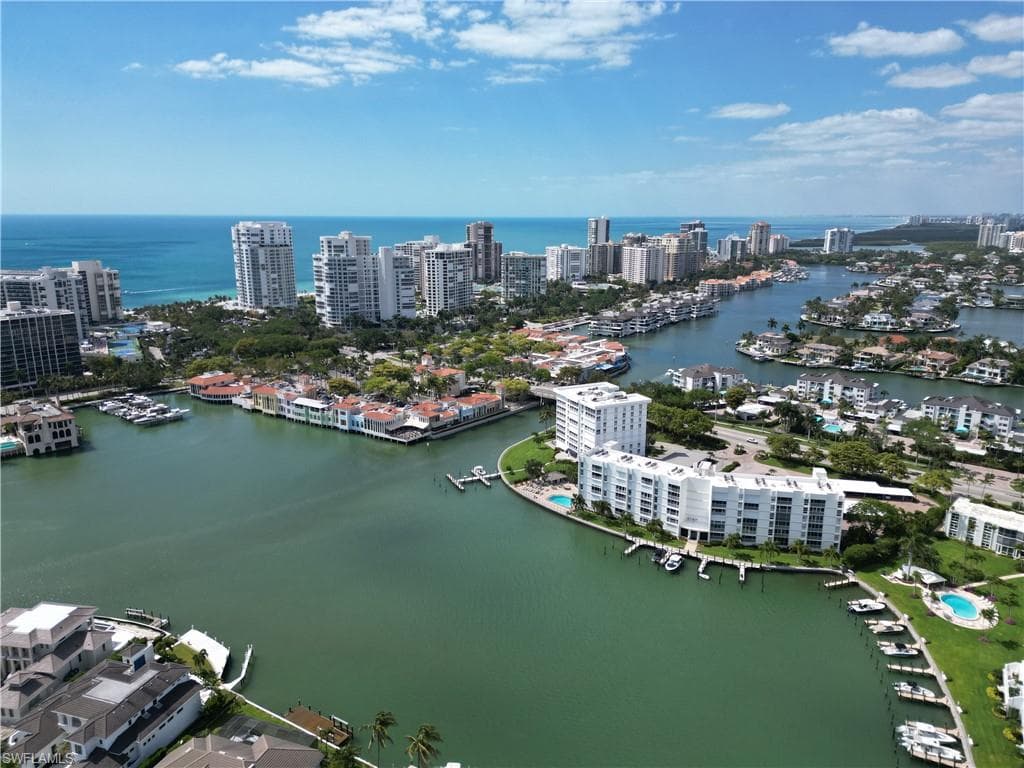 300 Park Shore Dr #1b, Naples