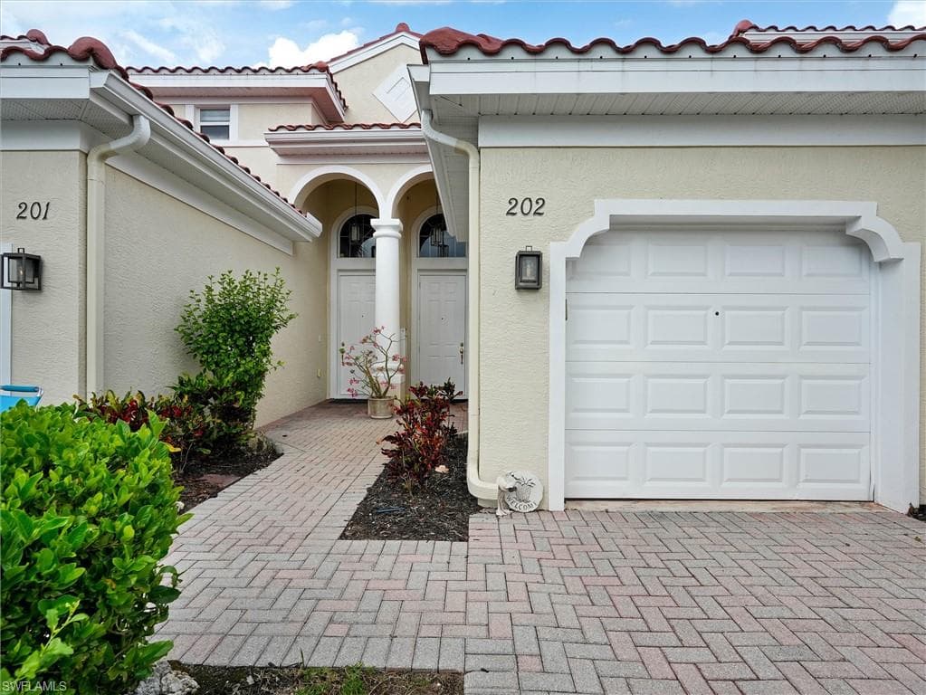 895 Eastham Way #m202, Naples
