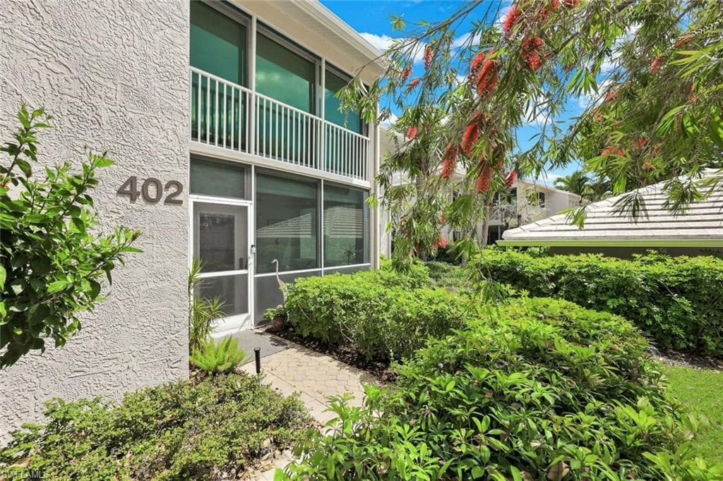 5817 Glencove Dr #402, Naples, photo 3