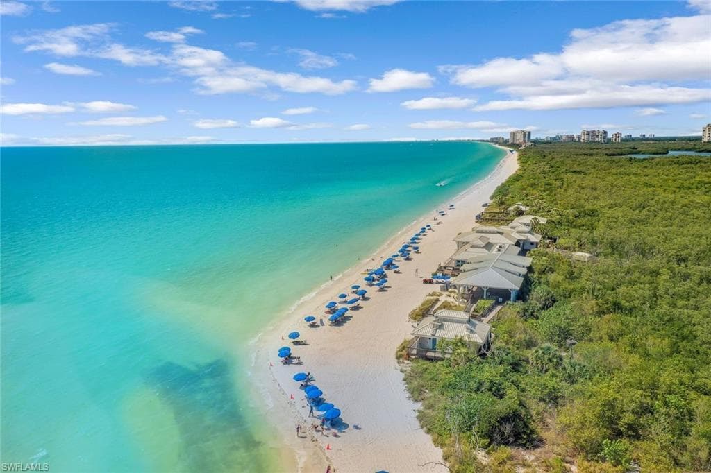 5817 Glencove Dr #402, Naples