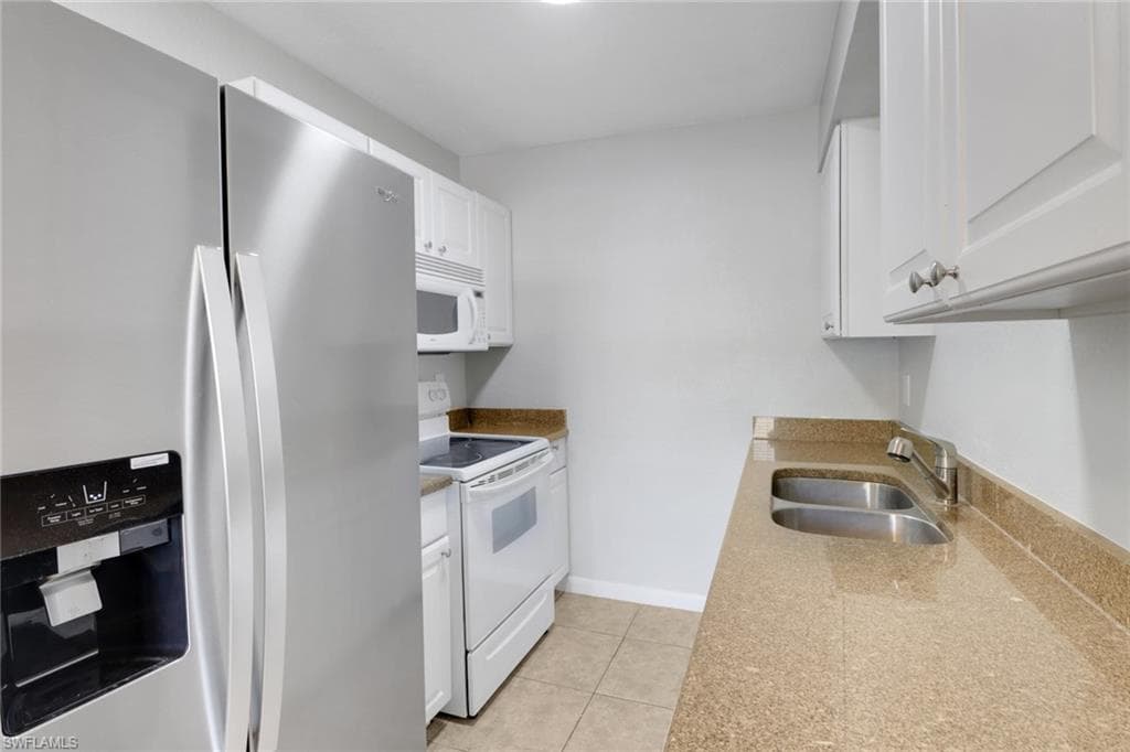 4635 Bayshore Dr #p4, Naples