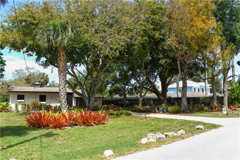 27213 Rio Vista Cir, Bonita Springs, photo 2