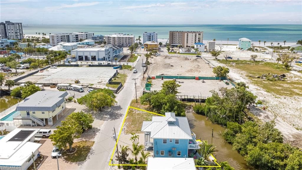 103 Tropical Shore Way, Fort Myers Beach, photo 2