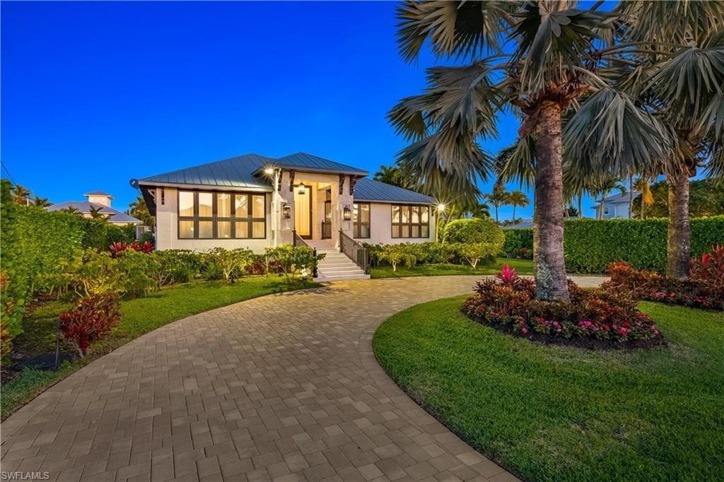1585 Mullet Ln, Naples