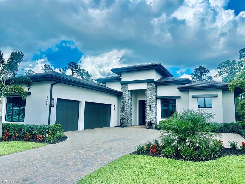 9567 Caymas Way, Naples
