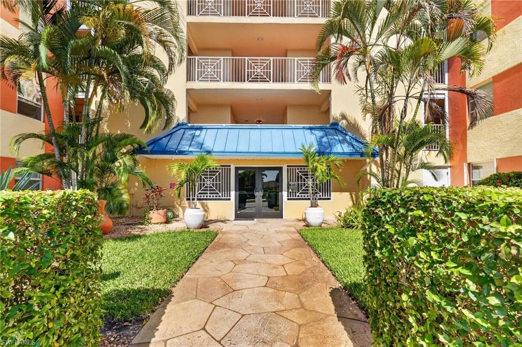 200 Pebble Beach Blvd #d103, Naples