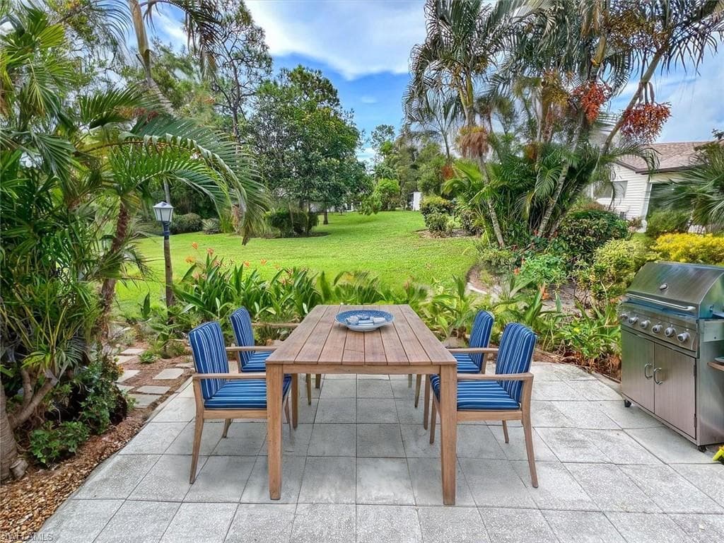 1025 Pine Isle Ln #1025, Naples