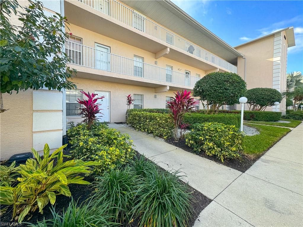 3250 Cypress Glen Way #424, Naples